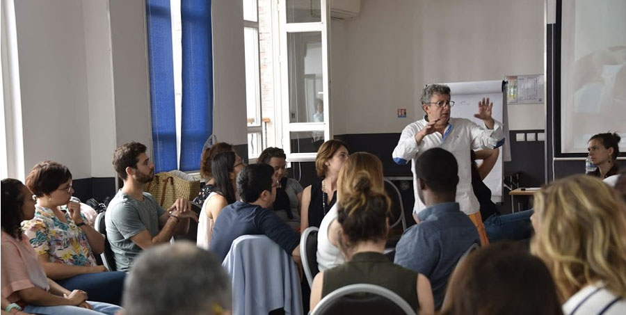 https://www.medecines-douces.com/agenda/PARIS-Formation-a-l-Hypnose-Medicale-dans-la-prise-en-charge-du-patient-douloureux-chronique-2eme-Session_ae742290.html